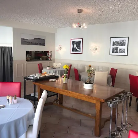 Logis Les Terrasses De Corton 3*
